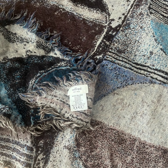 Aritzia Wilfred mosaic scarf- limited edition - Picture 4 of 4